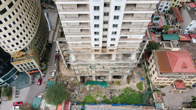 Tòa nhà cao cấp 39 tầng giữa ‘đất vàng’ Thủ đô bỏ hoang sau hơn 15 năm xây dựng, hàng trăm khách hàng bức xúc, khiếu kiện- Ảnh 3.