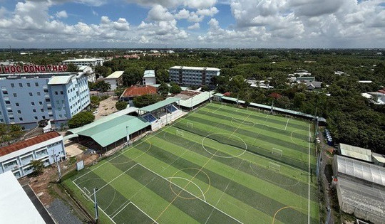Trường đại học ở miền Tây có sân vận động tiền tỷ, đúng tiêu chuẩn FIFA